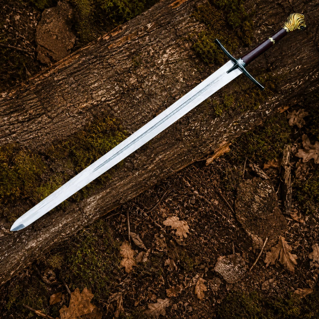 Full-length Peter Pevensie Rhindon Sword featuring an engraved silver blade, dark crossguard and gold lion-head pommel