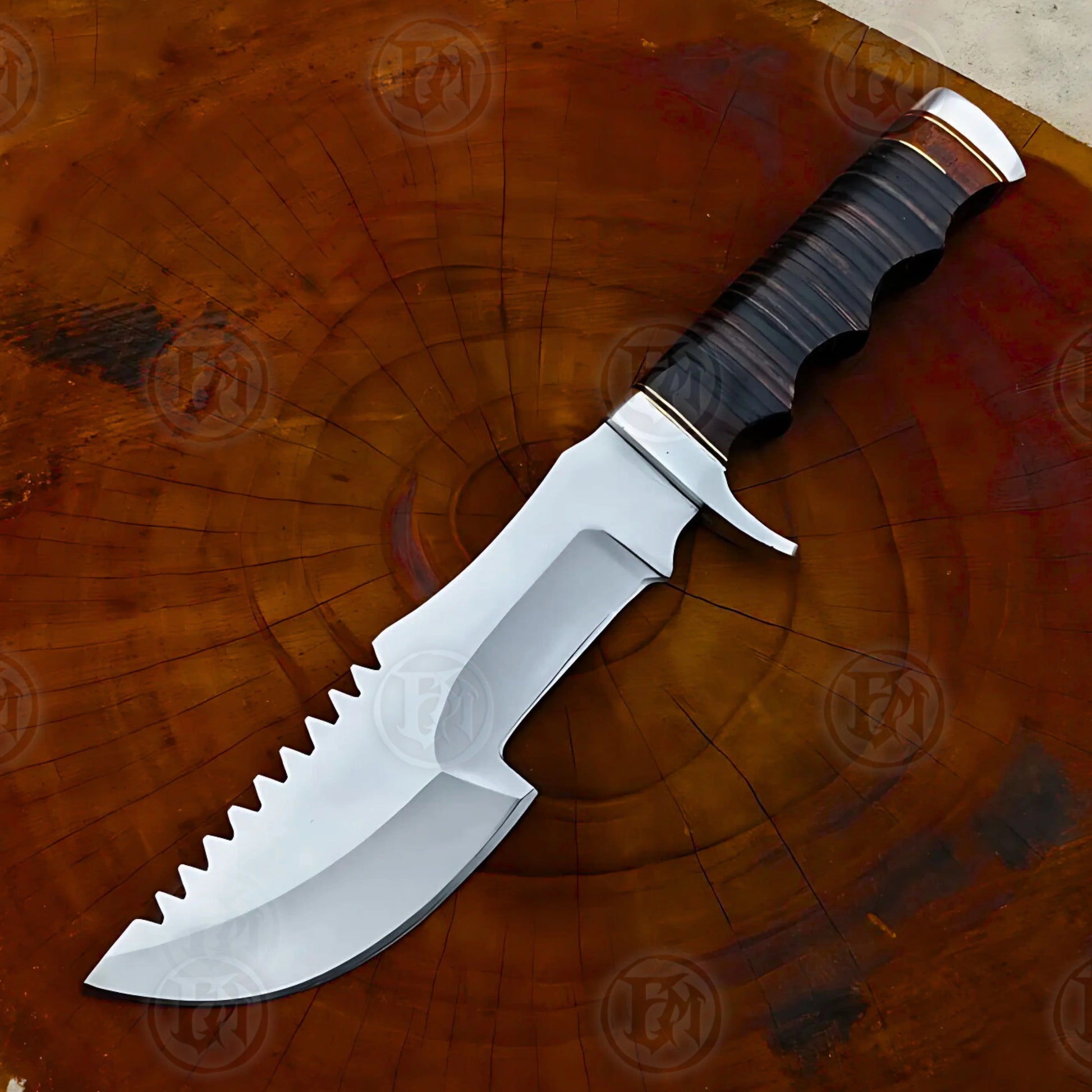 Premium Tom Brown Tracker Elite Knife Replica with Walnut Stand