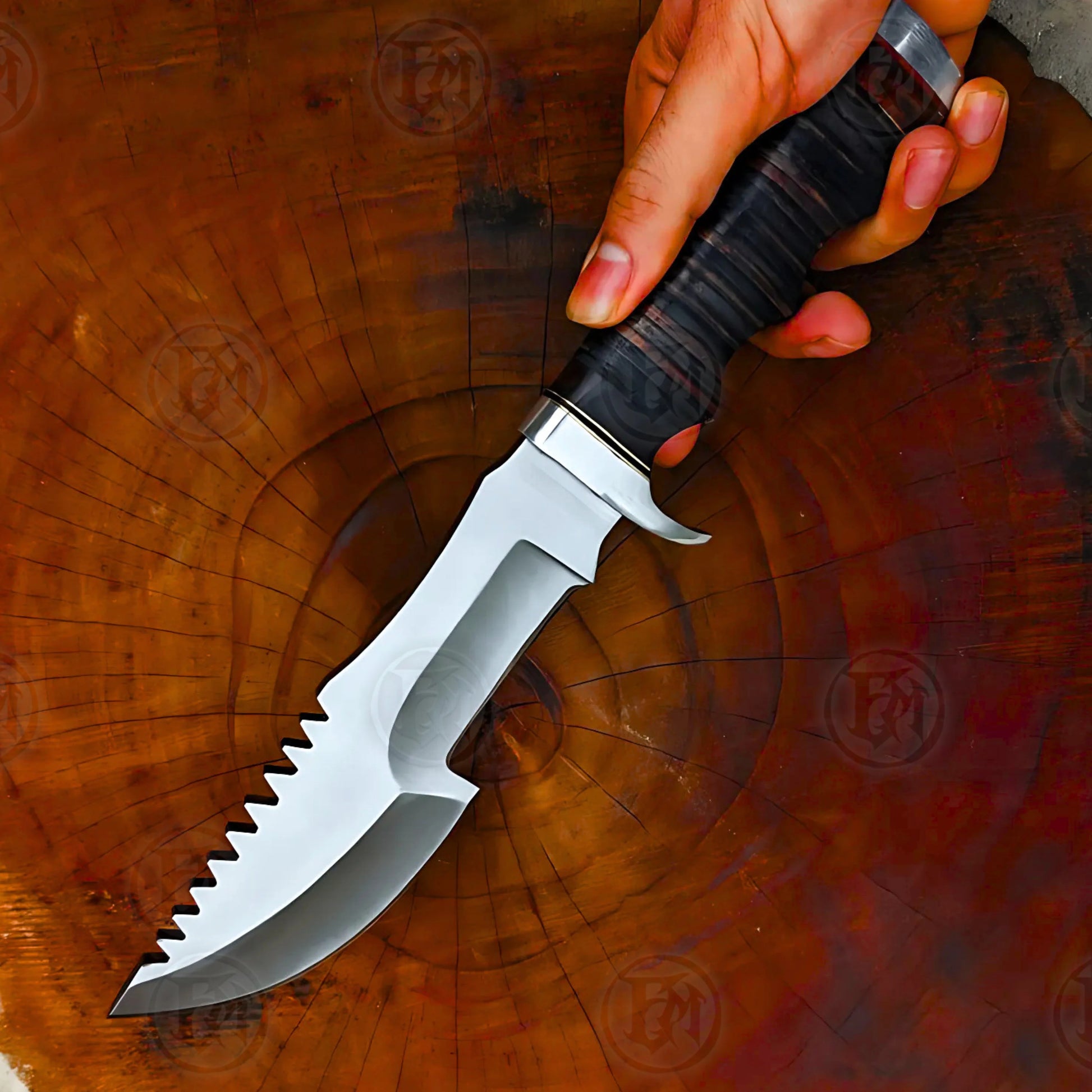 Premium Tom Brown Tracker Elite Knife Replica with Walnut Stand